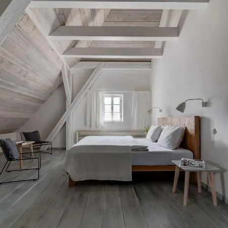 Boutique Mezi Plutky 4*