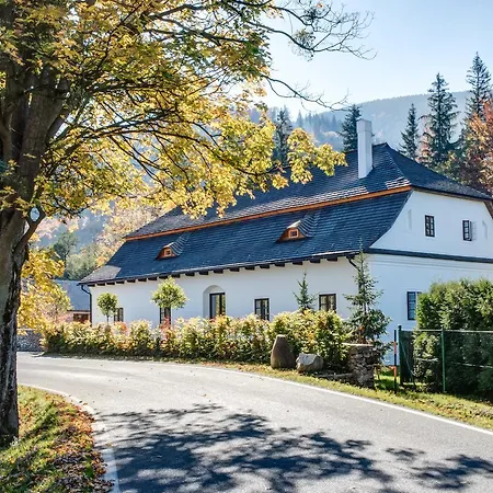 Boutique Mezi Plutky 4* Čeladná